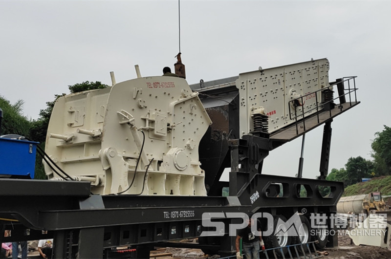 移動(dòng)反擊式破碎過(guò)篩機